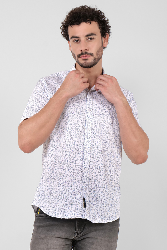 4400bc Model wearing a white shirt with short sleeves featuring printed design, Combining style and comfort for a trendy and casual look.