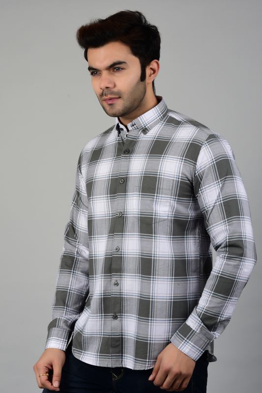 4400bc  Model Wearing A full-sleeves L Grey checkered shirt suitable for various occasions, providing comfort and versatility in everyday wear